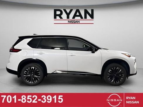 Certified 2025 Nissan Rogue Platinum w/ Tech Package image 4
