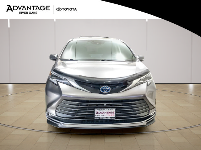 Used 2022 Toyota Sienna Platinum AWD/4WD image 3