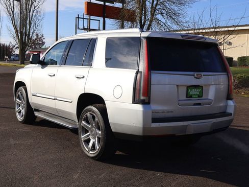 Used 2020 Cadillac Escalade Luxury image 4