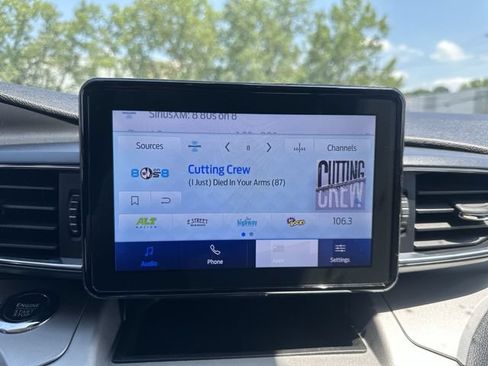 Used 2022 Ford Explorer XLT w/ Equipment Group 202A AWD/4WD image 14