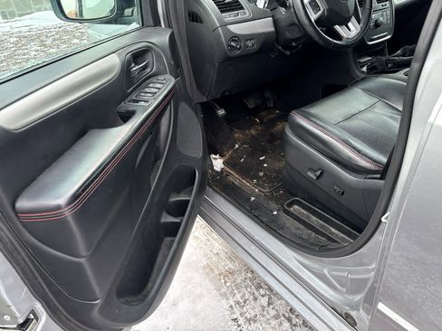Used 2016 Dodge Grand Caravan R/T image 4