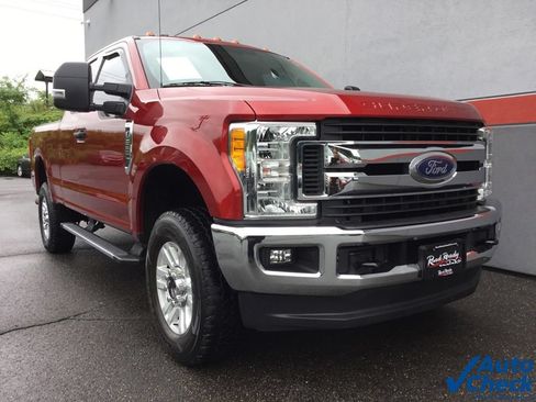 Used 2017 Ford F250 XLT w/ XLT Value Package AWD/4WD image 3