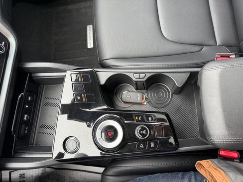 Used 2025 Kia Sportage EX w/ EX Premium Package image 19