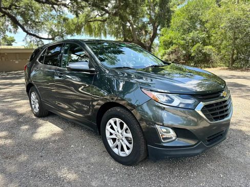 Used 2019 Chevrolet Equinox LT w/ Driver Convenience Package image 3