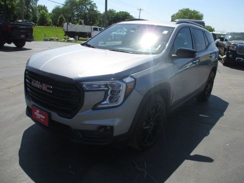Used 2023 GMC Terrain SLT w/ Elevation Edition FWD image 11