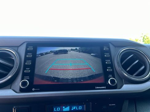 Used 2022 Toyota Tacoma TRD Off-Road w/ Technology Package AWD/4WD image 21
