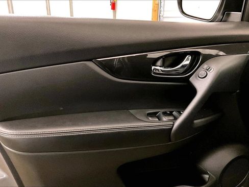 Used 2017 Nissan Rogue S image 22