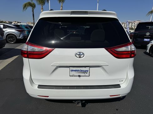 Used 2017 Toyota Sienna LE FWD image 9