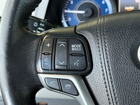 Used 2015 Toyota Sienna XLE w/ XLE Navigation Package image 24