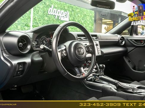 Used 2022 Toyota GR86 w/ ALL Weather Mat Package (TMS) RWD image 13