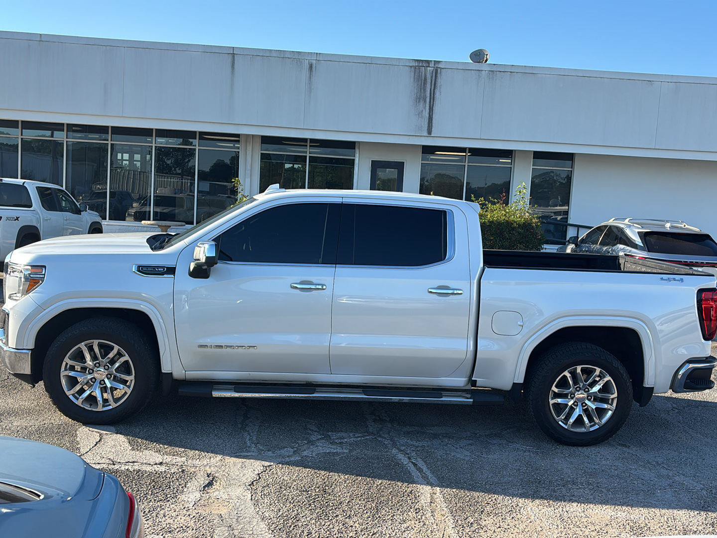 Used 2021 GMC Sierra 1500 SLT w/ SLT Premium Plus Package AWD/4WD image 4