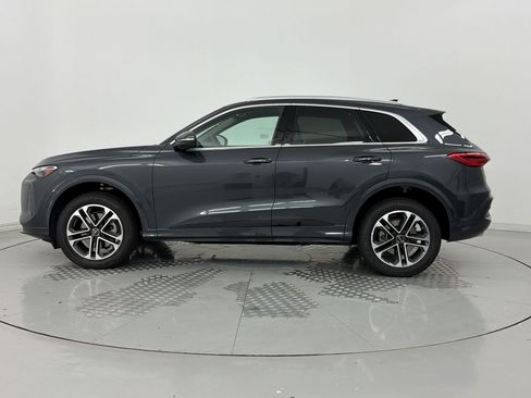 Certified 2025 Audi Q5 Premium w/ Convenience Package AWD/4WD image 2