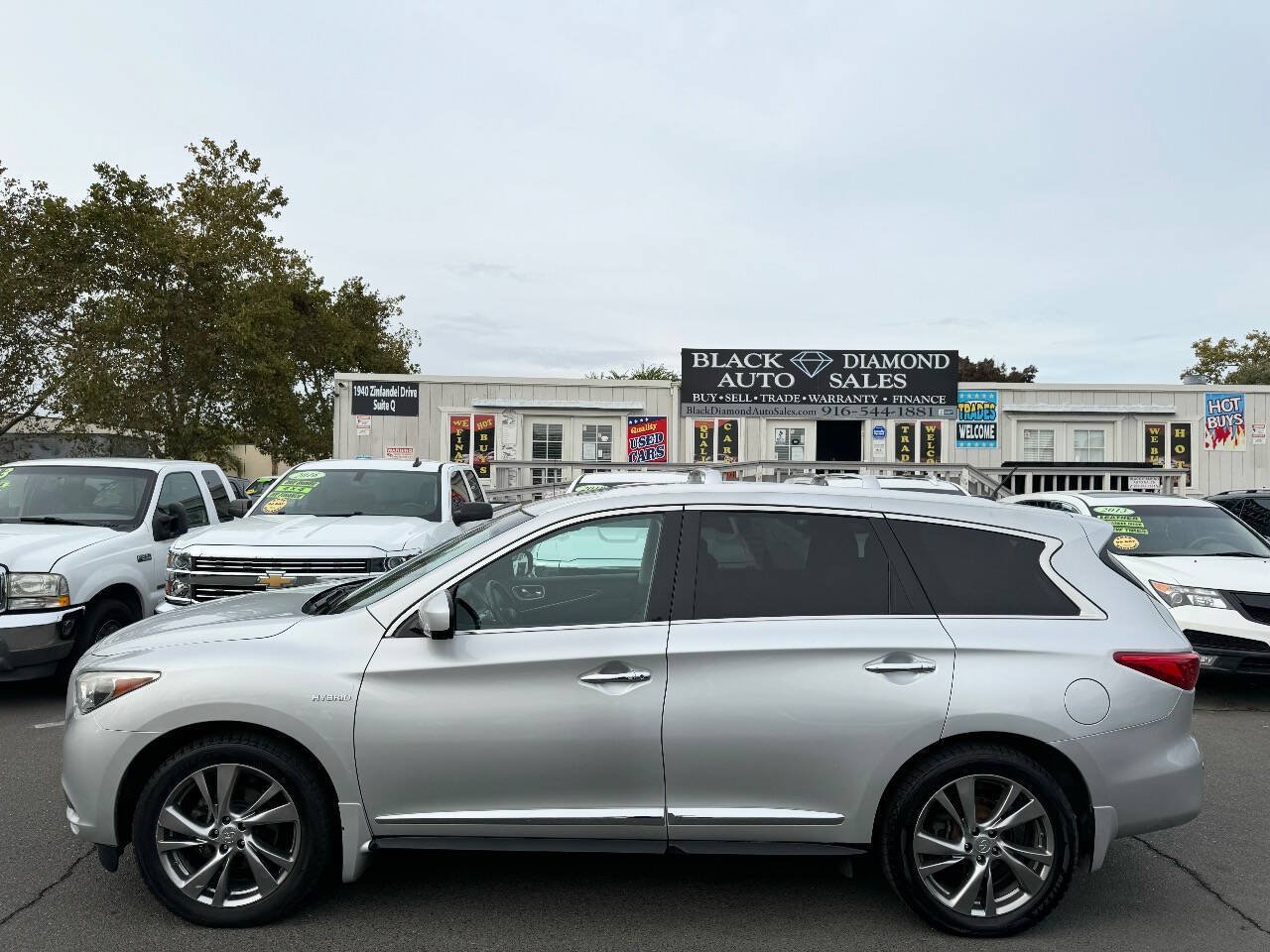 Used 2015 INFINITI QX60 AWD Hybrid w/ HEV Deluxe Touring Package image 8