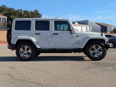 Used 2017 Jeep Wrangler Unlimited Sahara w/ Connectivity Group image 3