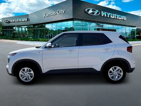 New 2026 Hyundai Venue SE FWD image 3