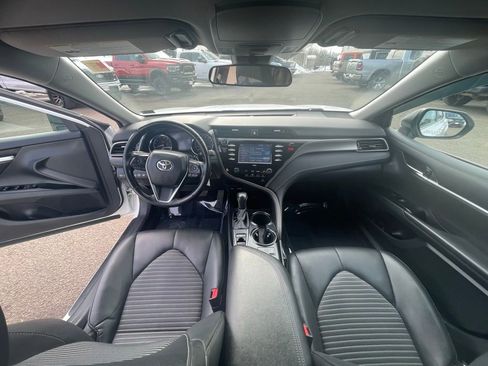 Used 2020 Toyota Camry SE image 3