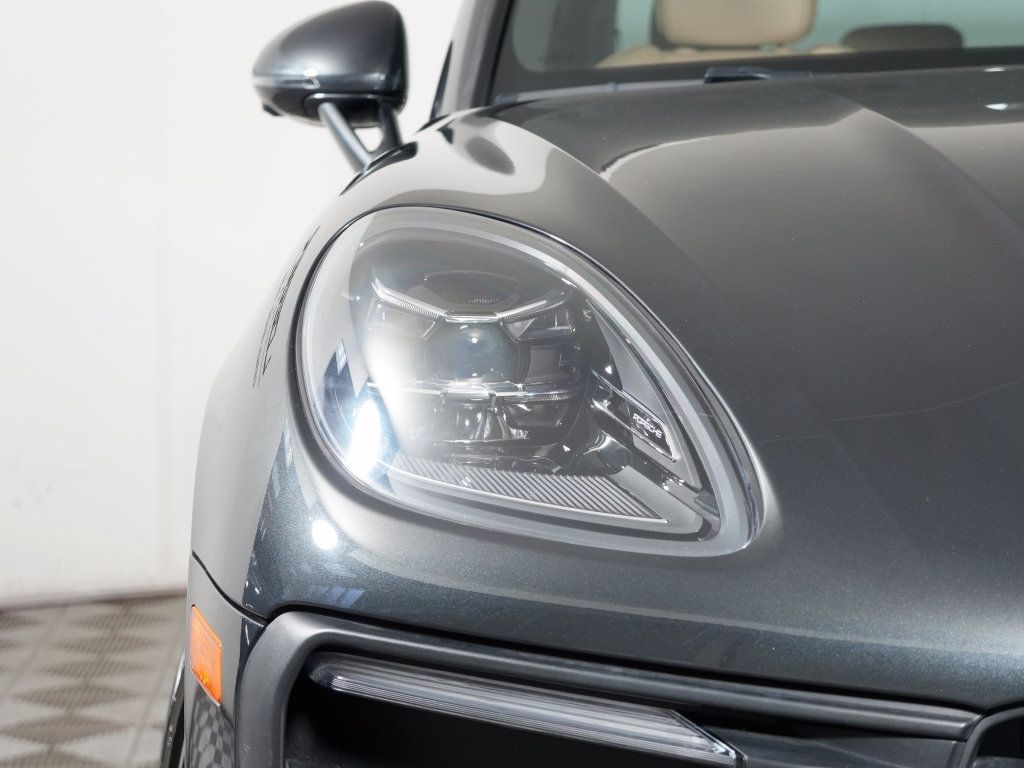 Certified 2023 Porsche Macan AWD/4WD image 11