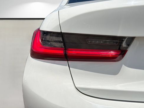 Used 2019 BMW 330i Sedan w/ Convenience Package RWD image 10
