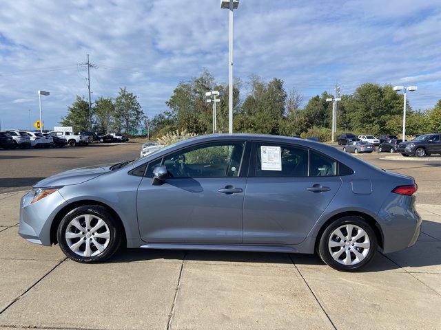 Used 2025 Toyota Corolla LE FWD image 6