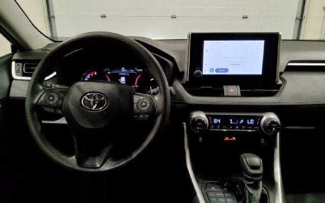 Used 2025 Toyota RAV4 XLE AWD/4WD image 30