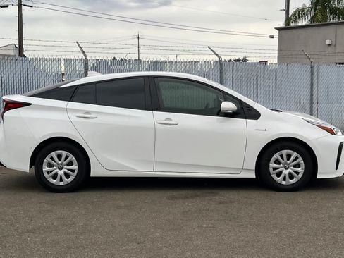 Used 2022 Toyota Prius LE FWD image 6
