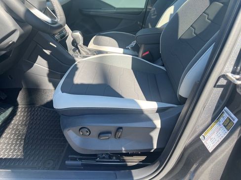 New 2025 Volkswagen Taos SE image 16