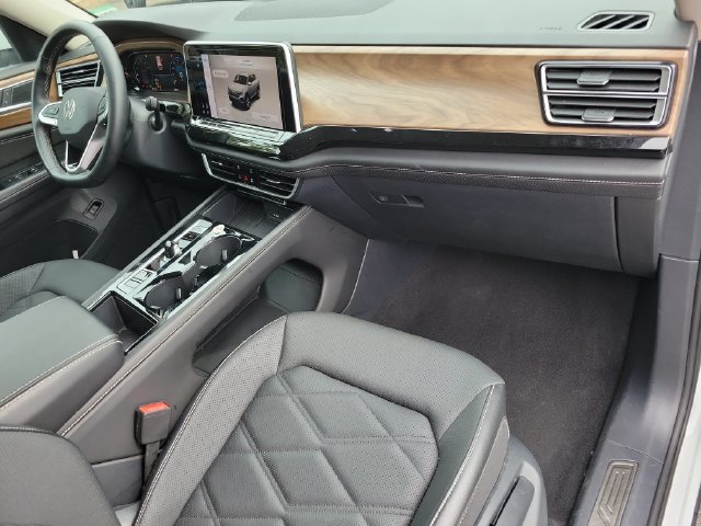 Used 2025 Volkswagen Atlas SE AWD/4WD image 11