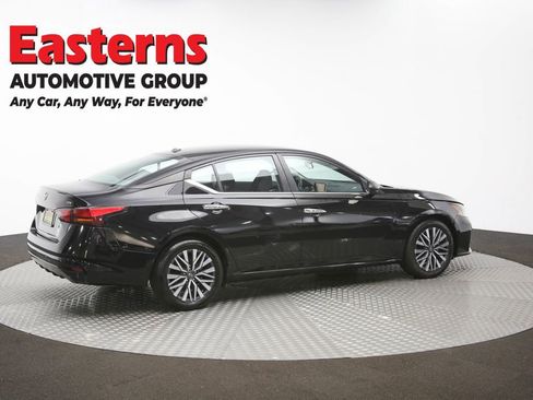 Used 2024 Nissan Altima 2.5 SV FWD image 43