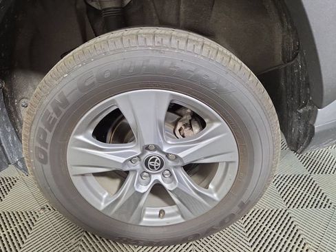 Used 2025 Toyota RAV4 XLE AWD/4WD image 11