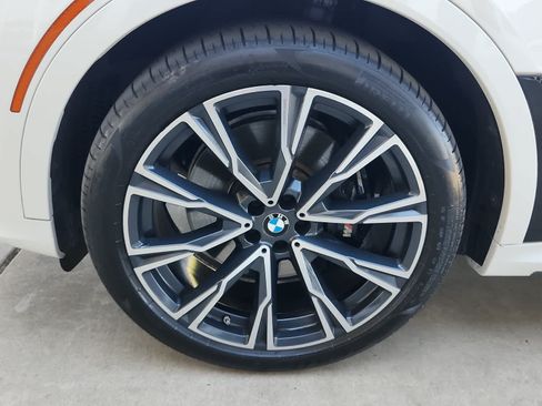Used 2022 BMW X7 M50i AWD/4WD image 7