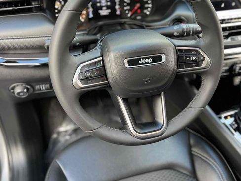 Used 2023 Jeep Compass Latitude AWD/4WD image 24