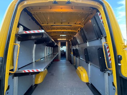 Used 2021 Mercedes-Benz Sprinter 2500 image 6