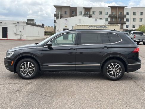 Used 2020 Volkswagen Tiguan SE image 8