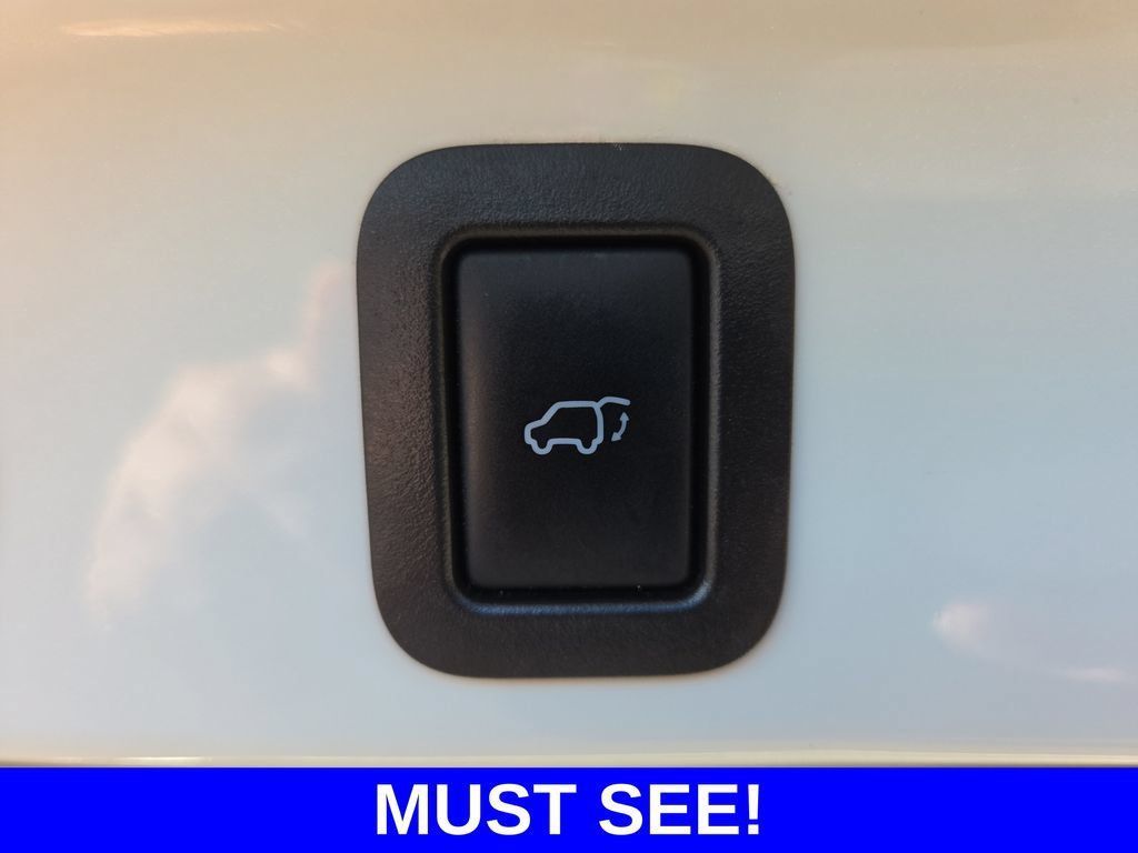 Used 2016 Toyota Highlander XLE AWD/4WD image 18