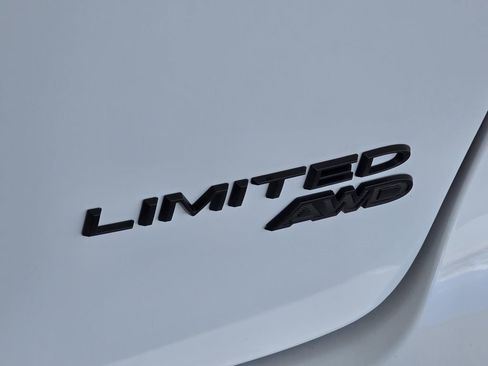 New 2026 Chrysler Pacifica Limited w/ Uconnect Theater Family Group AWD/4WD image 42