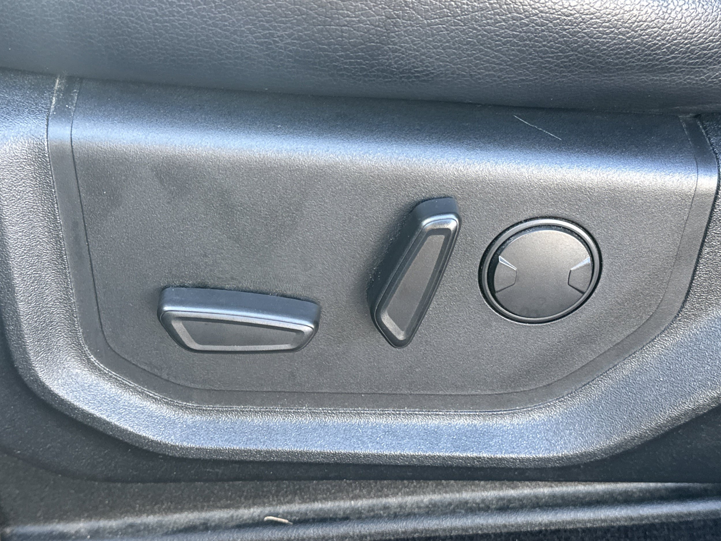 Used 2019 Ford F150 Lariat w/ Equipment Group 502A Luxury AWD/4WD image 27