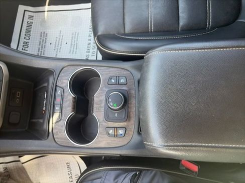 Used 2021 GMC Acadia Denali w/ Denali Technology Package FWD image 24