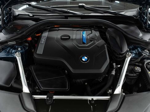 Used 2023 BMW 530e xDrive w/ Premium Package image 45