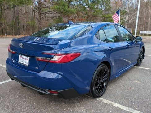 Used 2025 Toyota Camry SE image 4
