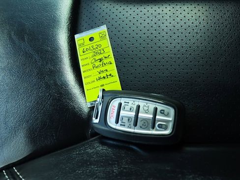 Used 2023 Chrysler Pacifica Touring-L image 66