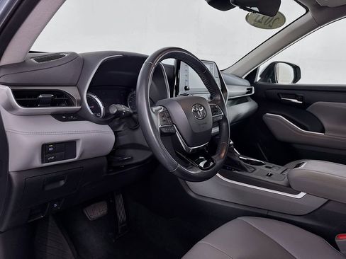 Used 2021 Toyota Highlander XLE image 15