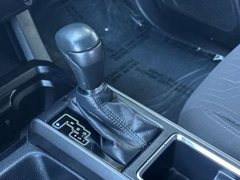 Certified 2017 Toyota Tacoma TRD Off-Road image 25