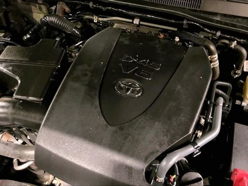 Used 2018 Toyota Tacoma TRD Sport AWD/4WD image 33