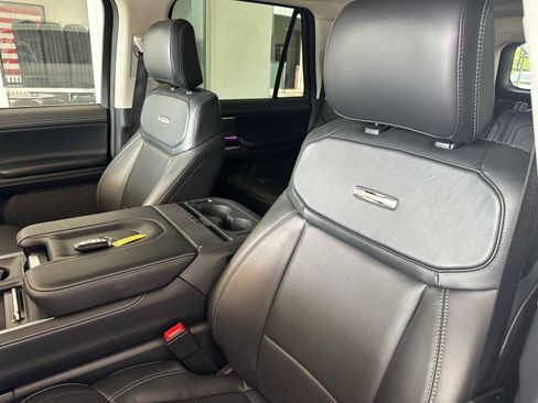 Used 2025 Ford Expedition Max Platinum AWD/4WD image 23