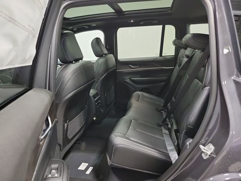 New 2025 Jeep Grand Cherokee Limited image 8