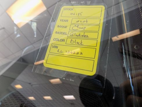 Certified 2024 Jeep Gladiator Rubicon w/ Technology Group image 34