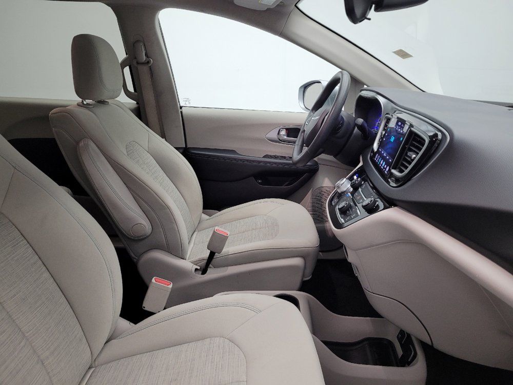 Used 2018 Chrysler Pacifica Touring Plus FWD image 21