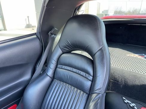 Used 2000 Chevrolet Corvette Coupe w/ Roof Pkg image 41
