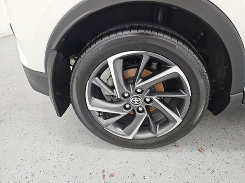 Used 2020 Toyota C-HR Limited FWD image 7