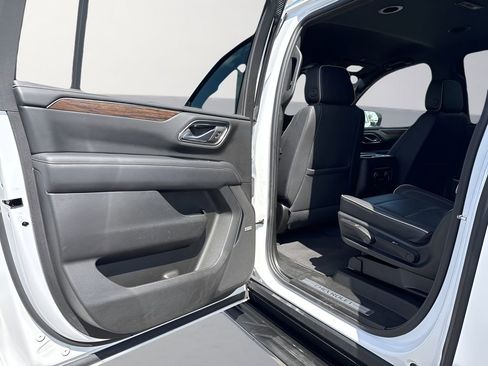 Used 2023 Chevrolet Suburban Premier AWD/4WD image 29